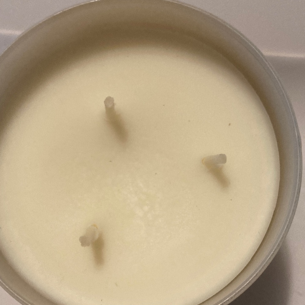 White Barn Balsam & Bergamot Candle - Soft Beige - Picture 3 of 3